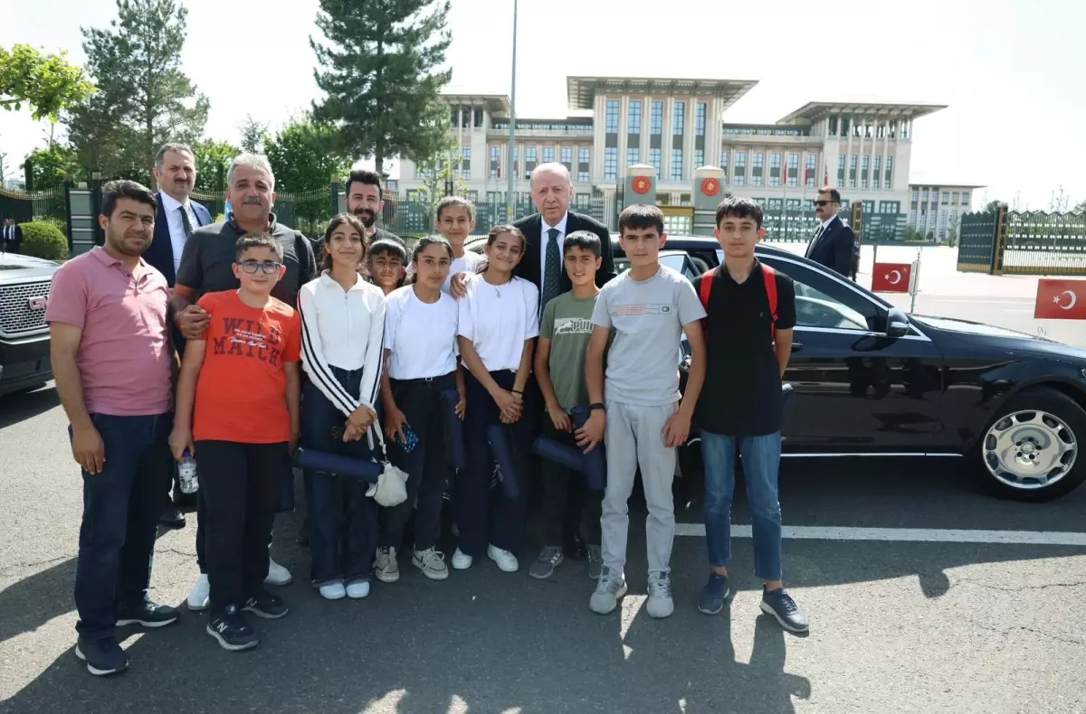 Cumhurbaşkanı Erdoğan, Adıyamanlı çocuklarla bir araya geldi