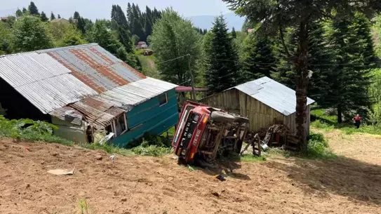 Sakarya'da Kamyonet Devrildi: Bir Ölü, Bir Yaralı