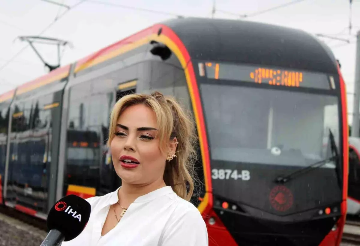 Tramvay Süren Kadın Vatman Emine Taş: 'Her İşi Başaracağımıza İnanıyorum'