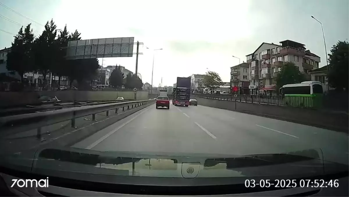 Kocaeli'de Kamyon Tünele Çarptı