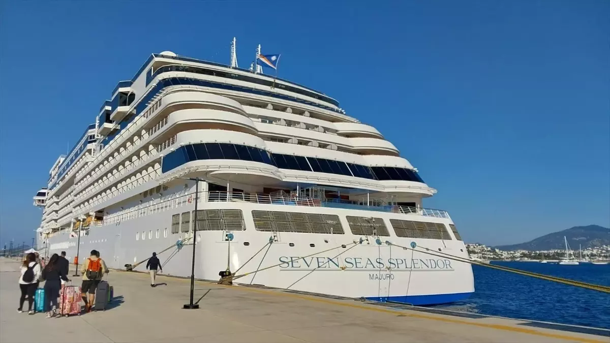 Bodrum'a 720 Yolcu Taşıyan Kruvaziyer Geldi