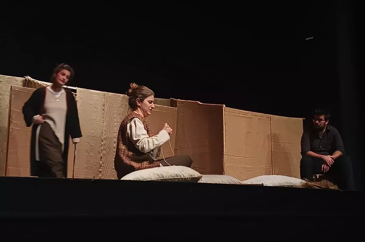 Ulusal İşçi Tiyatroları Festivali'nde 'Çığ' Oyunu