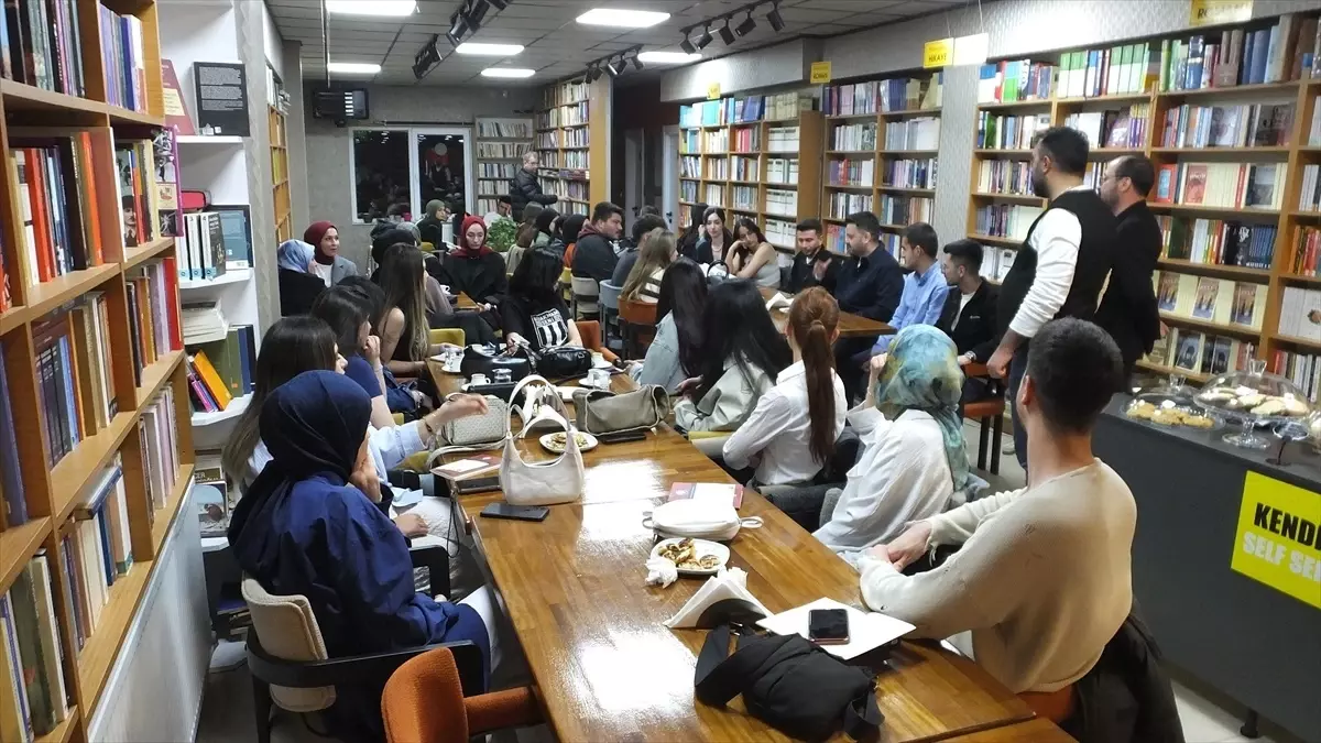 AK Parti'den Gençlere Kitap Tahlil Programı