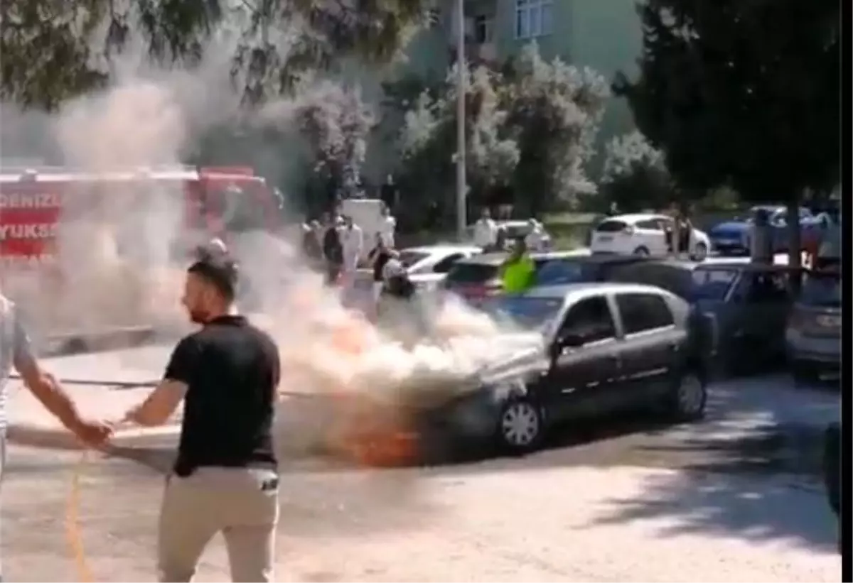Denizli'de Otomobil Yangını