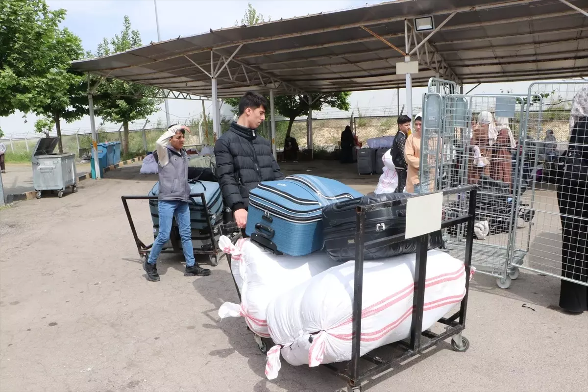 Suriyelilerin Ülkelerine Dönüşü Başladı