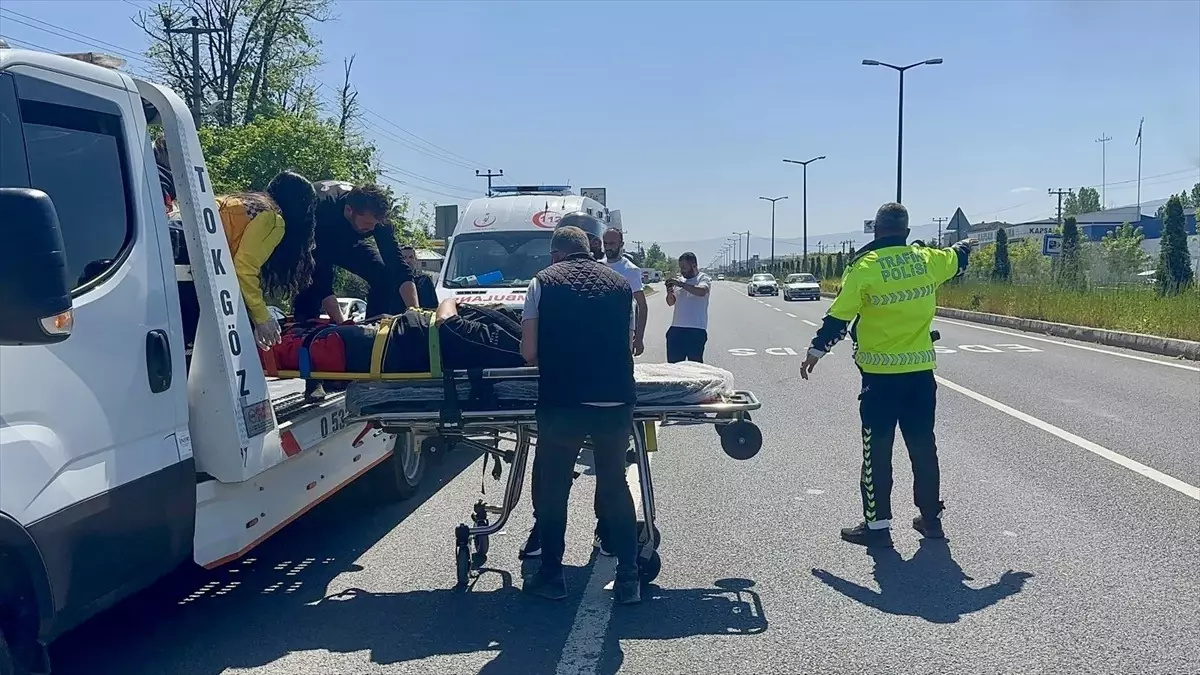 Düzce'de Motosiklet Kazası: Kurye Yaralandı