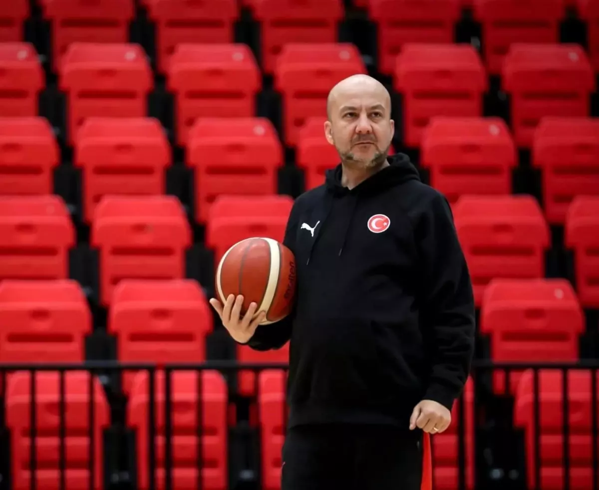 Melikgazi Kayseri Basketbol'un Baş Antrenörü Emre Özsarı, Kadın Basketbolunun Gelişimine Dikkat Çekti