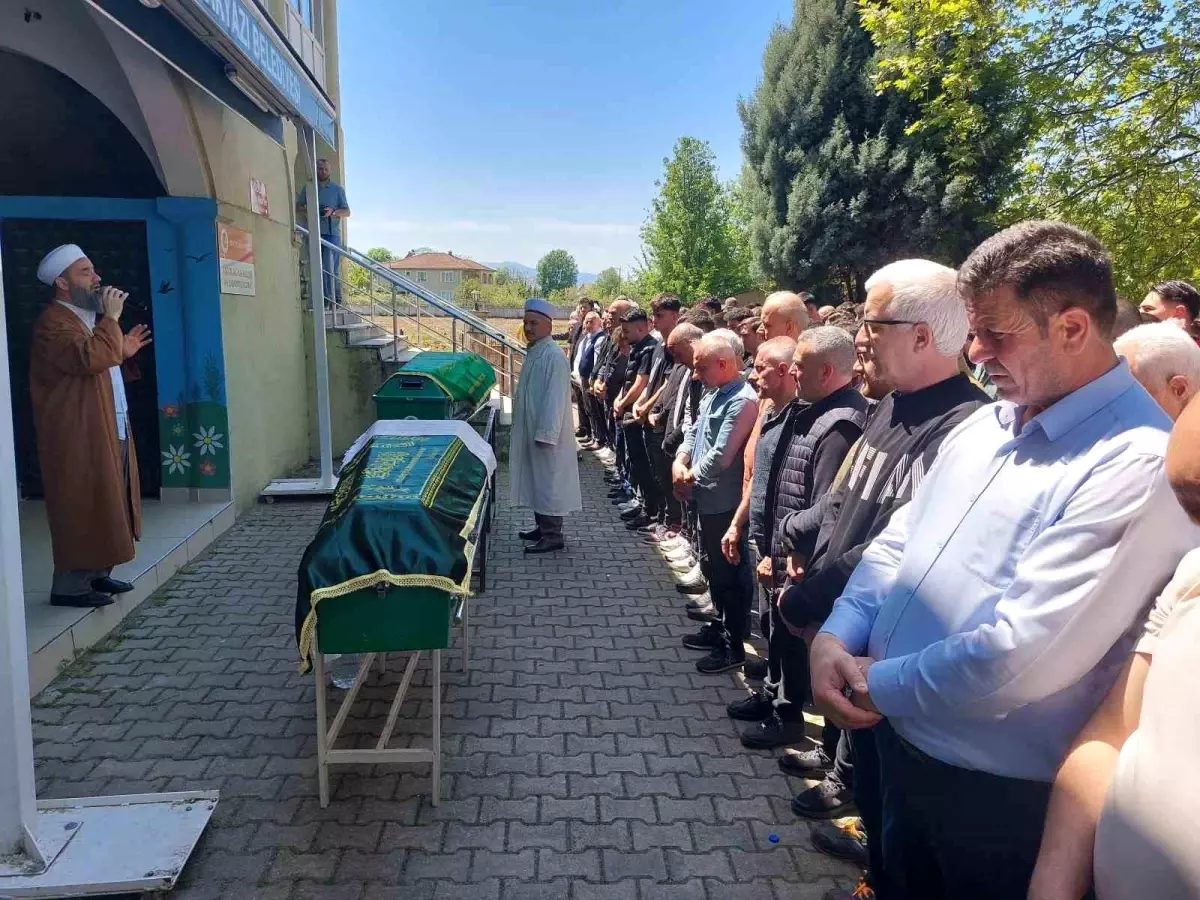 Erenler'de Motosiklet Kazası: 20 Yaşında Genç Hayatını Kaybetti