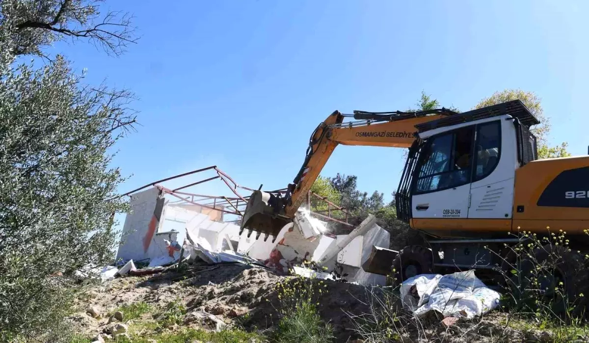 Bursa'da 25 Kaçak Yapı Yıkıldı