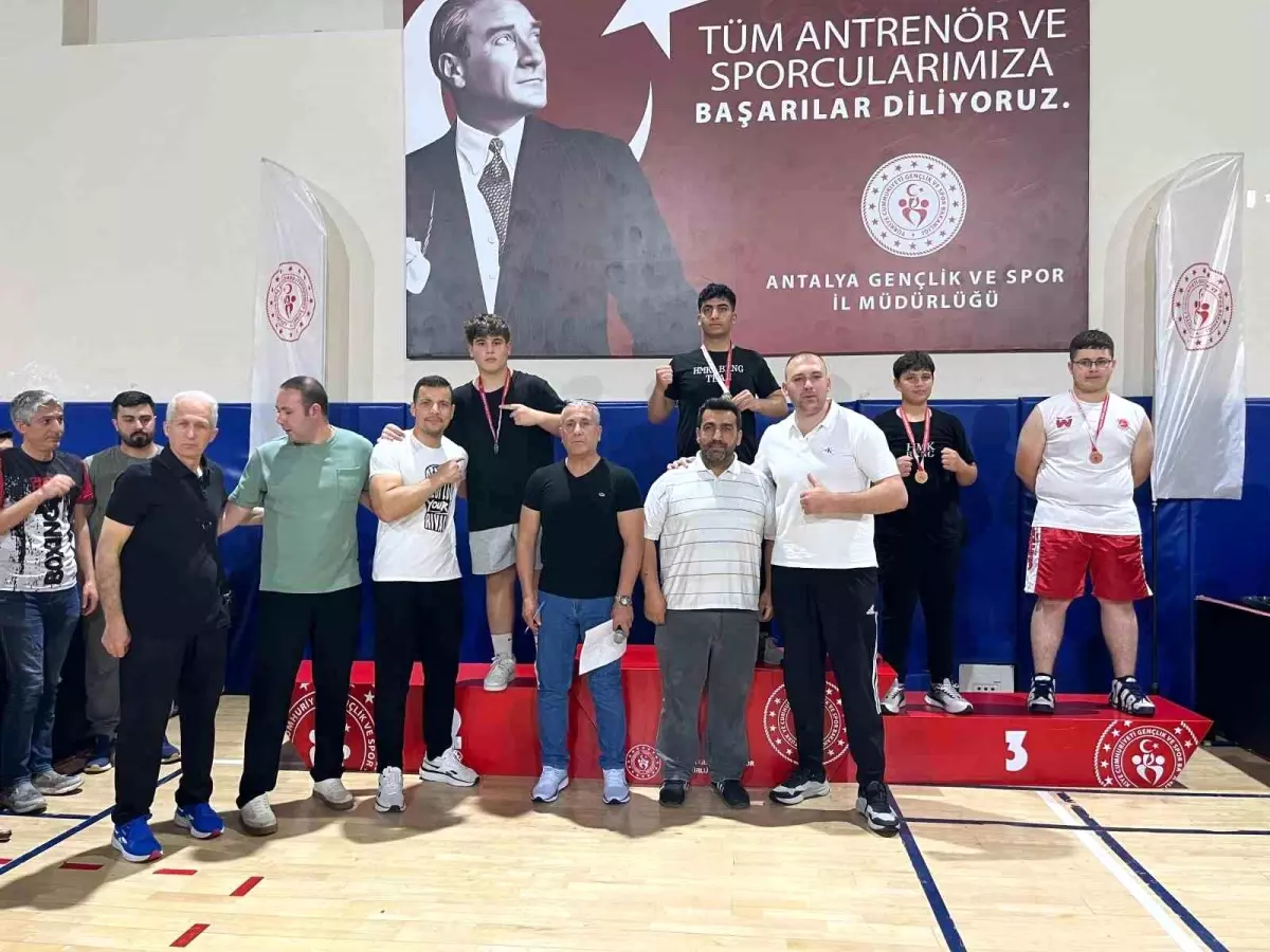 Kemer Belediyesi Kick Boks Takımı'ndan Büyük Başarı