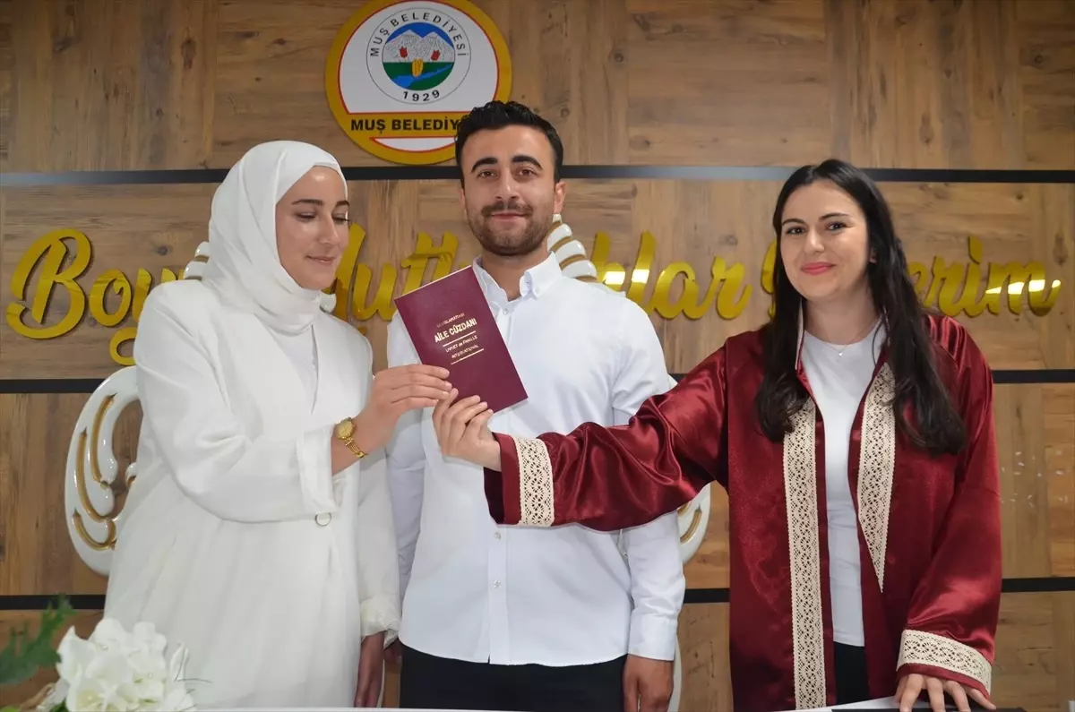 Muş'ta Özel Tarihte Nikah Töreni