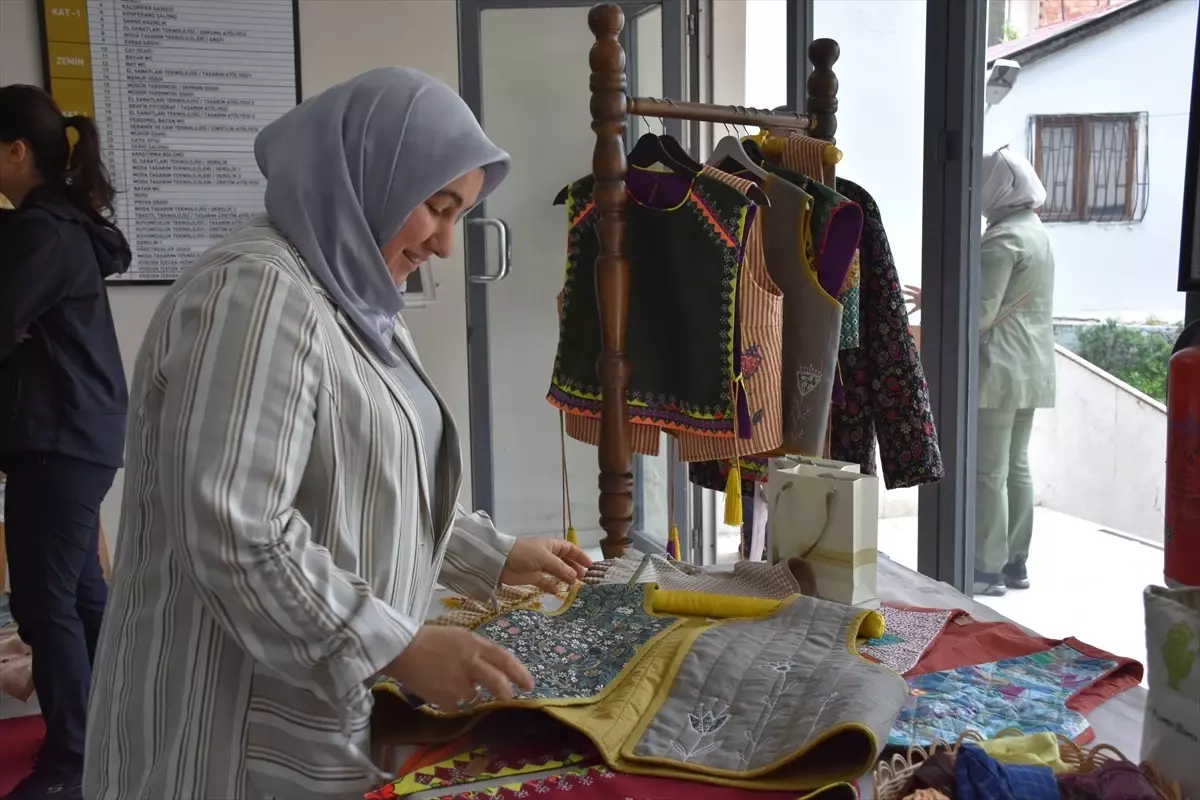 Anneler Günü'nde Gelenekten Geleceğe Sergisi