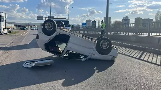 Sivas'ta Trafik Kazası: 3 Yaralı