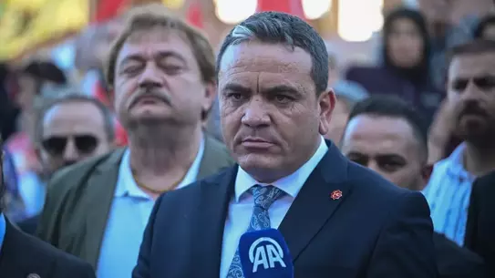Etimesgut Belediyesi'nin "15 Temmuz Şehitler Anıtı'nın yerini değiştirme" kararı protesto edildi