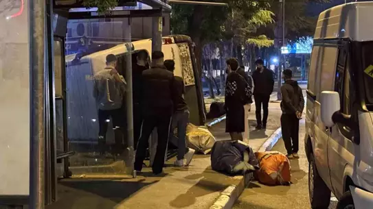 Fatih'te Ticari Araç Kaza Yaptı, Yaralı Yok