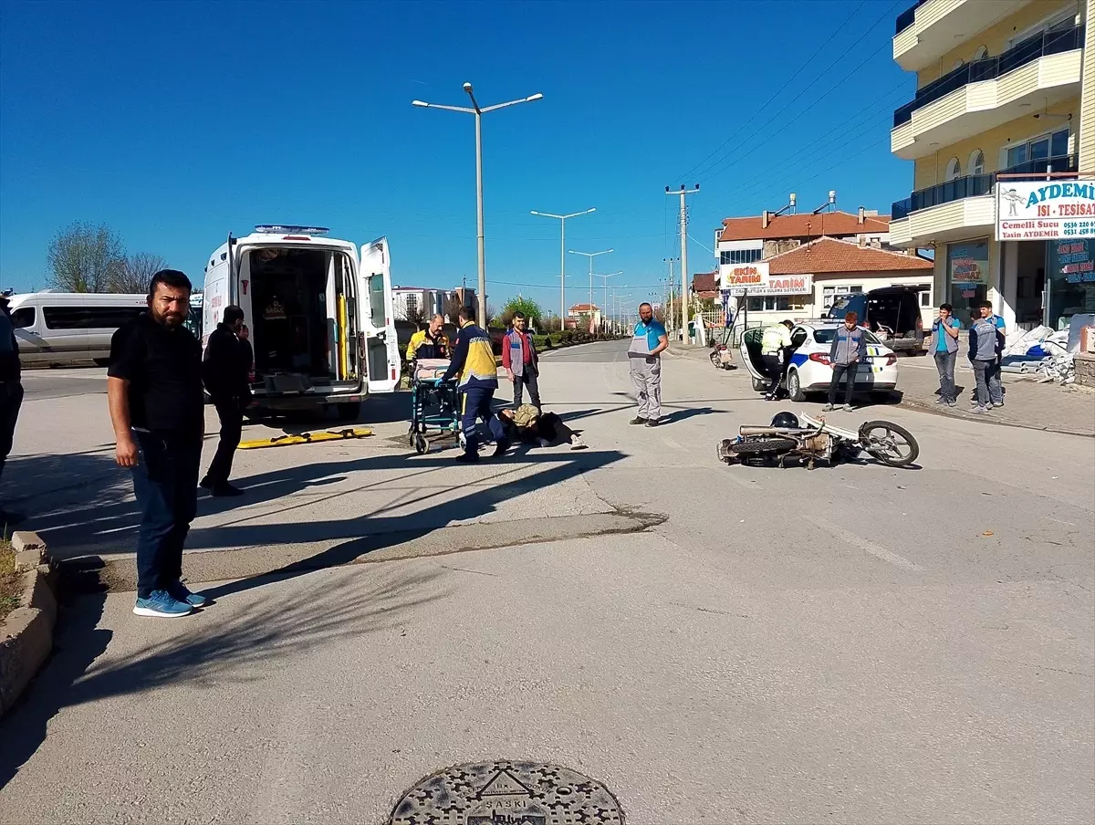 Şarkışla'da Motosiklet-Minibüs Çarpıştı