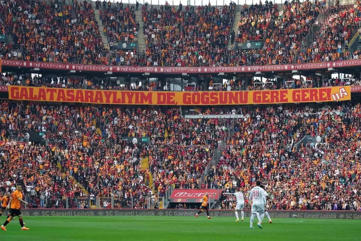 Galatasaray'da bir devrin sonu! Yıldız futbolcu eşyalarını gemiyle ülkesine yolladı