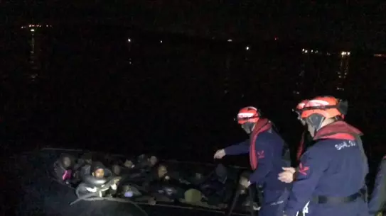 Çeşme açıklarında 48 düzensiz göçmen yakalandı