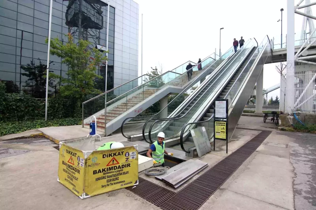 Kocaeli'de Yürüyen Merdivenlerin Bakım Çalışmaları Başladı
