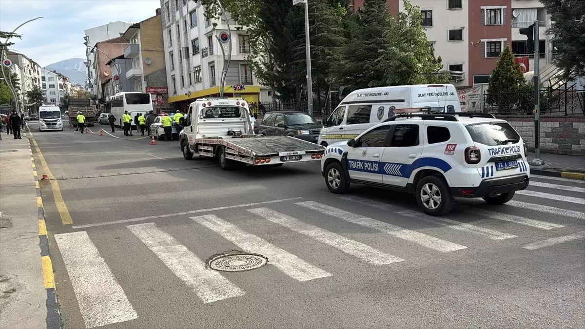 Kamyon Çarpan Yaya Hayatını Kaybetti