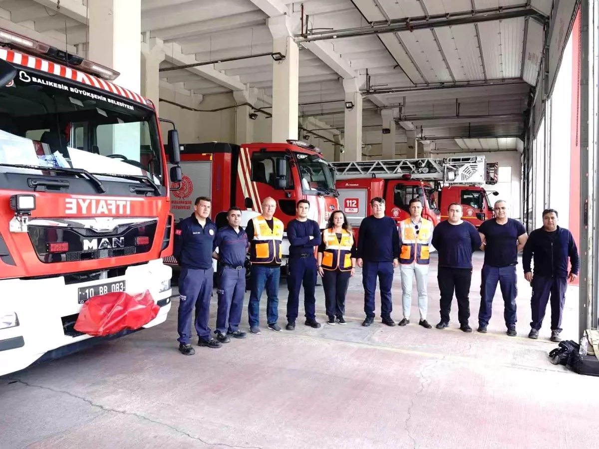 İDA-SAR Arama Kurtarma Derneği, Edremit İtfaiyesi'ni Ziyaret Etti