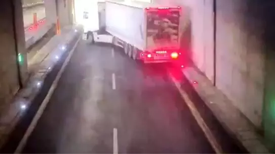 Erkenek Tüneli'nde Tır Kazası Görüntüleri Ortaya Çıktı