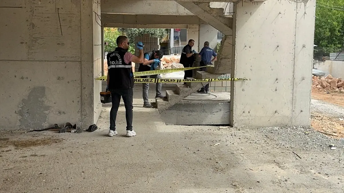 Antalya'da İnşaat İşçisi Düştü, Hayatını Kaybetti