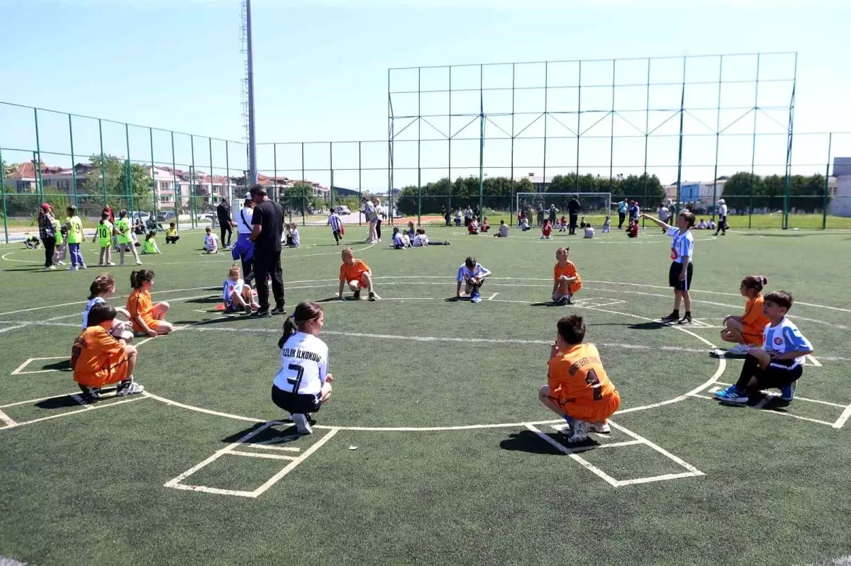 Sakarya'da Geleneksel Çocuk Oyunları Şenliği Başladı