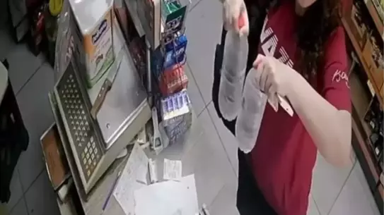 Adana'da Öğrenciden Örnek Davranış