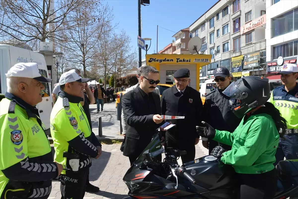 Havza Kaymakamı Ayvat öğrencilerle yaya geçidi boyadı