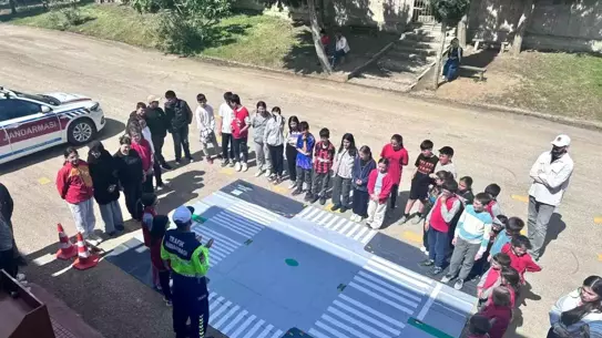 Karacabey'de Çocuklara Trafik Eğitimi