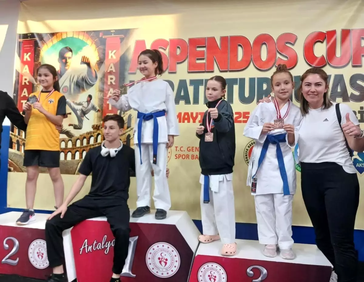 Aliağa Karate Takımı Aspendos Cup'ta Başarı Araştırdı