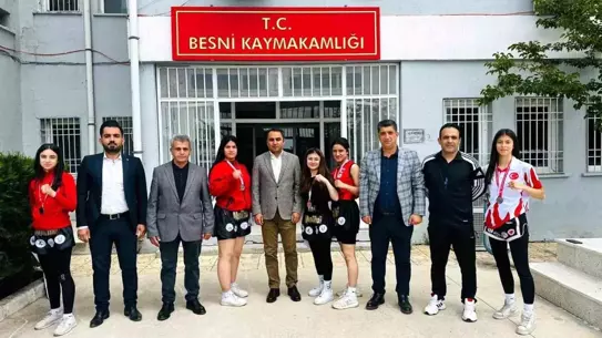 Başarılı Muay Thai Sporcuları Kaymakamı Ziyaret Etti
