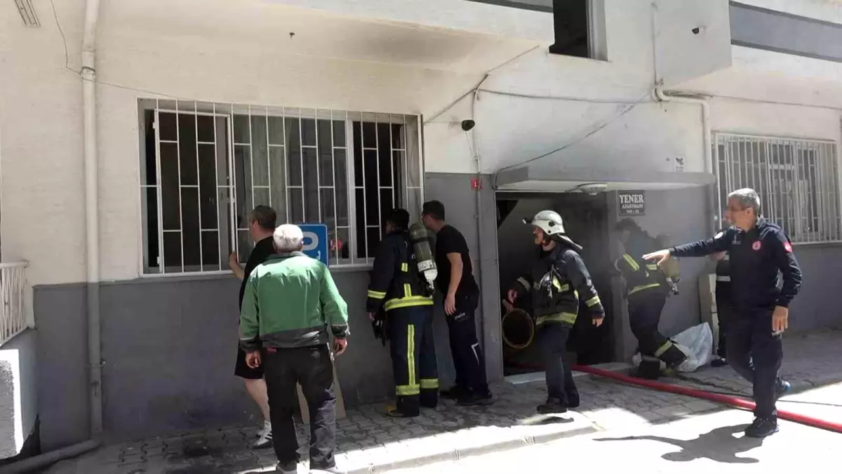 Yalova'da Yangın: Kapı Kırılarak Kurtarıldı
