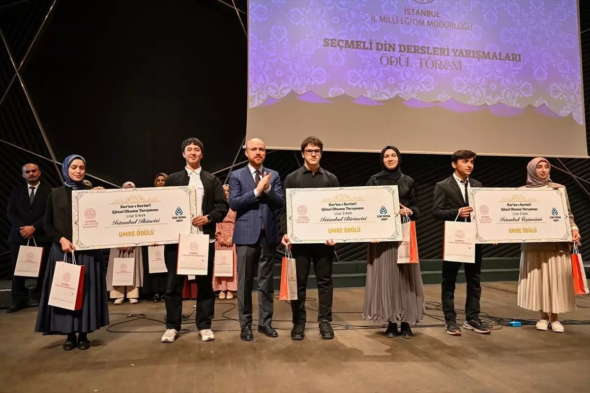 İstanbul'da "Seçmeli Din Dersleri Yarışmaları"nda dereceye giren öğrencilere ödülleri verildi