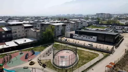 Yıldırım Belediyesi, Sakarya Mahallesi'nde Yeni Spor Salonunu Hizmete Açtı