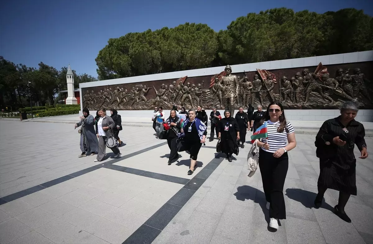 Azerbaycanlı şehit aileleri Tarihi Gelibolu Yarımadası'nı gezdi