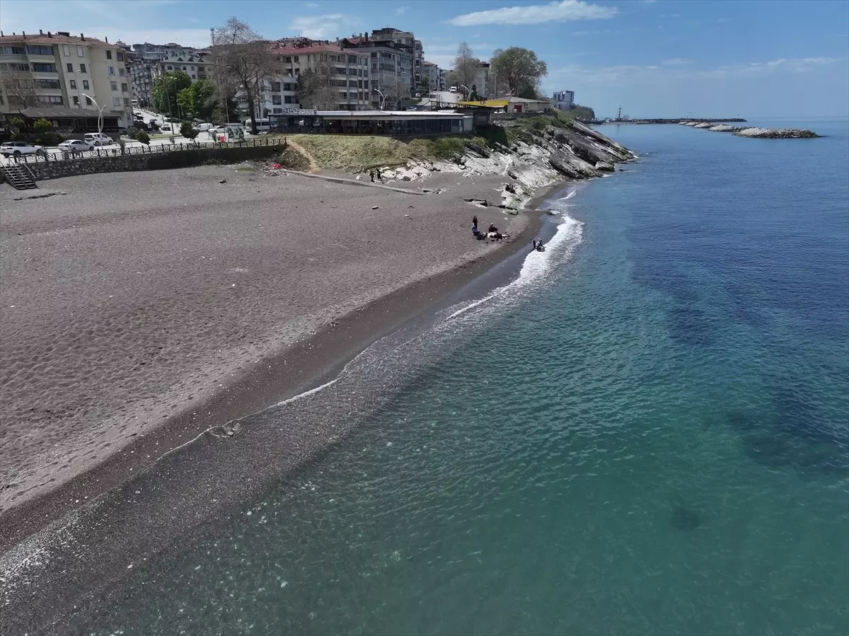 Akçakoca'da Sıcak Havada Deniz Keyfi