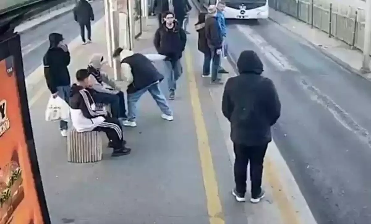 Kadıköy'de Bıçaklı Cinayet Görüntüleri Ortaya Çıktı
