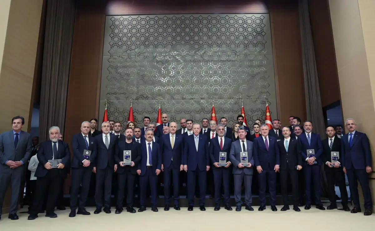 CNN Türk'e 10'uncu Anadolu Medya Ödülleri'nde 2 ödül