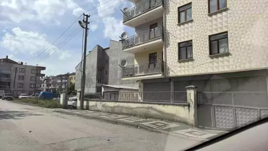 İnegöl'de Balkonun Altında Kalan Çocuk Yaralandı