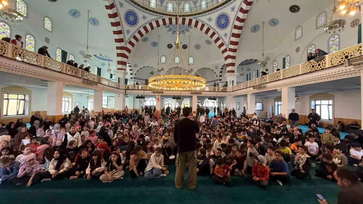 Sertaç Güngör, Kocaeli'deki çocuklarla camide buluştu