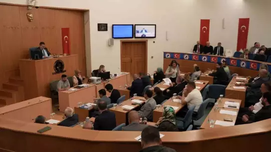 Düzce Belediye Meclisi'nde Su Basıncı Sorunu ve İmar Düzenlemeleri Görüşüldü