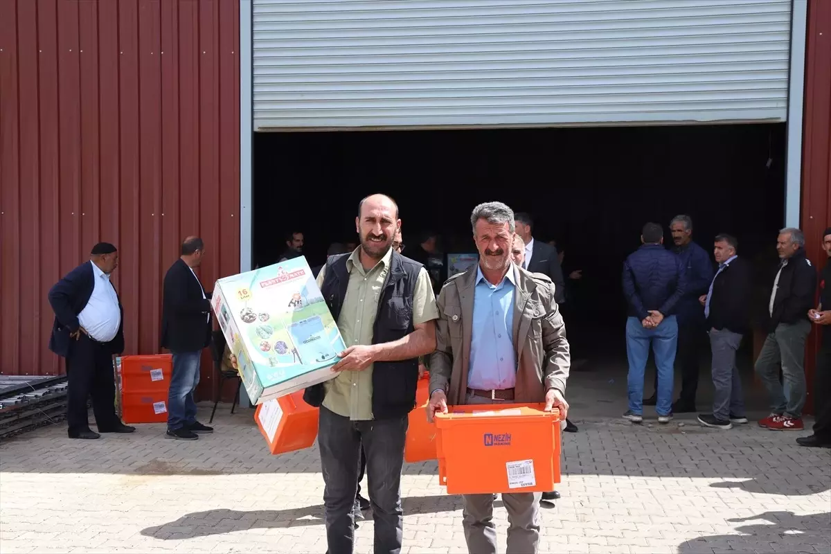 Bingöl'de besicilere hibe destekli ekipman dağıtıldı