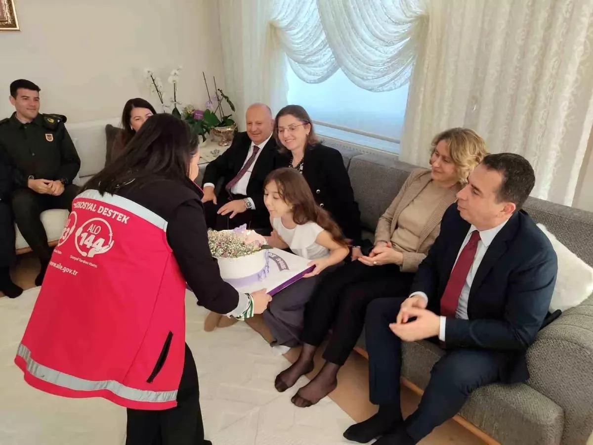 Şehit Astsubay Nejdet Aydoğdu'nun kızına doğum günü sürprizi