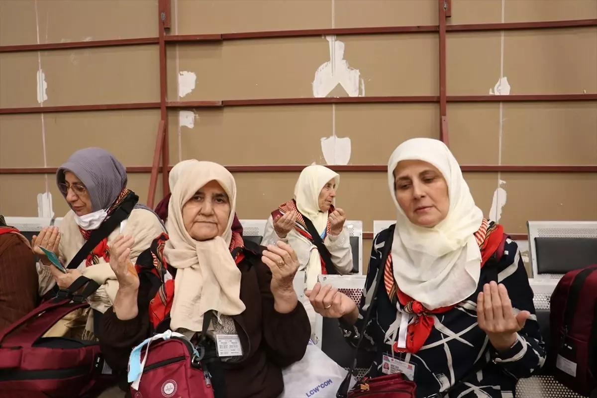 Trabzon'dan 160 Hacı Adayı Uğurlandı