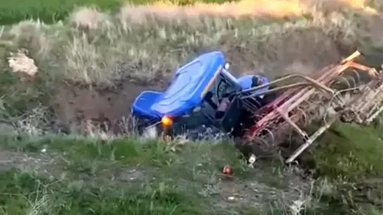 Bitlis'te Minibüs-Traktör Çarpışması: 4 Yaralı