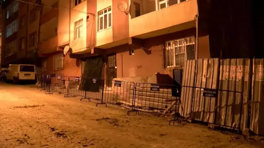 Bağcılar'da Toprak Kayması: Bina Boşaltıldı