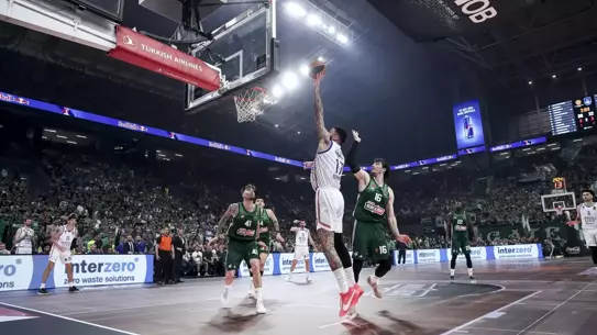 Anadolu Efes EuroLeague'den Elendi