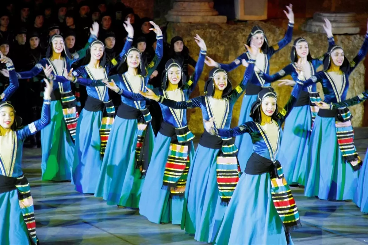 Anadolu Ateşi'nin Sezon Açılışı Aspendos'ta